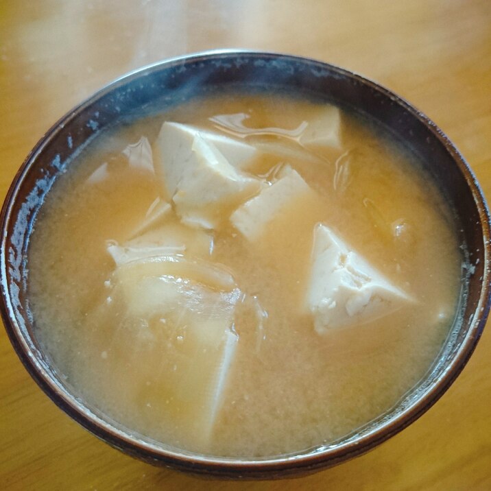 白味噌で玉ねぎと豆腐のお味噌汁 レシピ 作り方 By やっすん 楽天レシピ 白味噌で玉ねぎと豆腐のお味噌汁 レシピ 作り方 By やっすん 楽天レシピ
